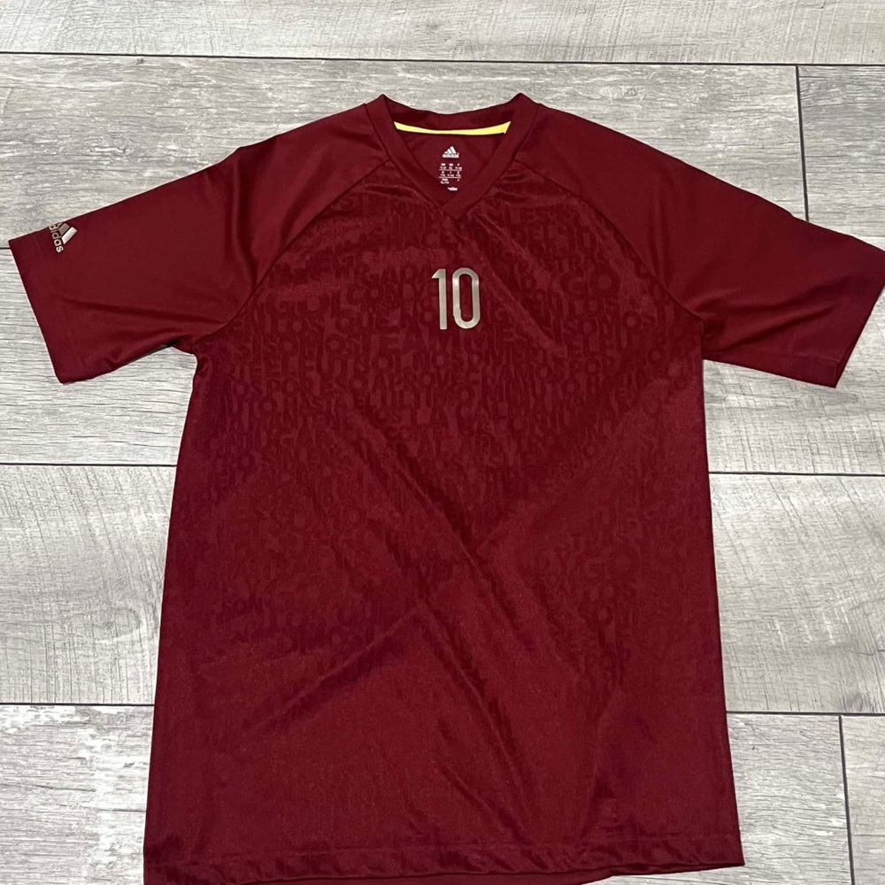 Adidas Red Messi 10 Jersey. Men’s Size: S / Kids Size: XL